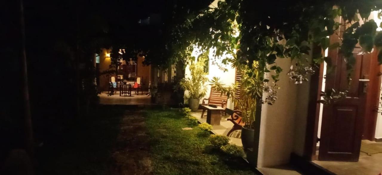 לינה וארוחת בוקר היקדואה Mandara Rest מראה חיצוני תמונה